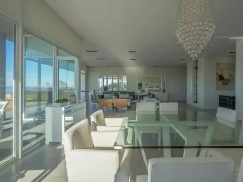 Casa en Alquiler Temporal con 2 cocheras