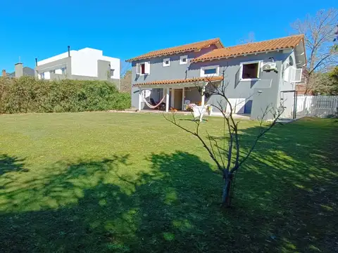 Casa Venta 4 Ambientes Jardin Barrio Maschwitz Privado