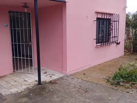 Casa en Alquiler con 1 cochera