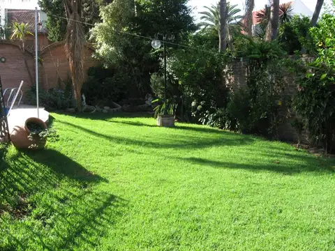 Casa en Venta con 5 cocheras