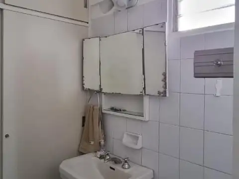 Oficina 3 Ambientes - 2 despachos y sala de reunion  1 baño