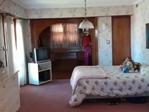 Casa en Venta con 4 cocheras