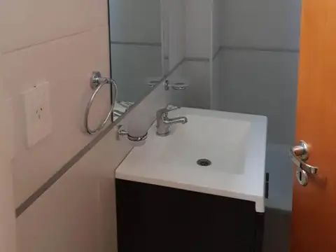 DEPARTAMENTO DOS AMBIENTES A ESTRENAR   CON ESPACIO GUARDACOCHES CUBIERTO