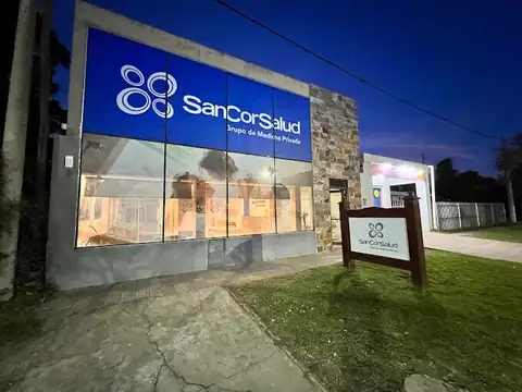 LOCAL  por YRIGOYEN zona comercial con ALTO TRANSITO