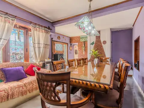 Casa 4 ambientes con 2 baños
