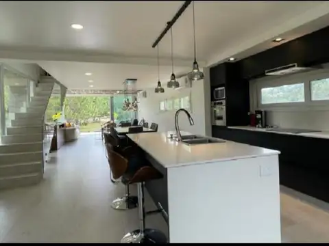 Casa 4 ambientes con 3 baños