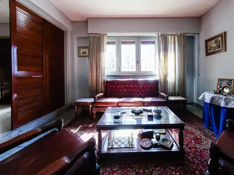 VENTA CASA 5 AMB EN SAENZ PEÑA CON GARAGE Y PARQUE