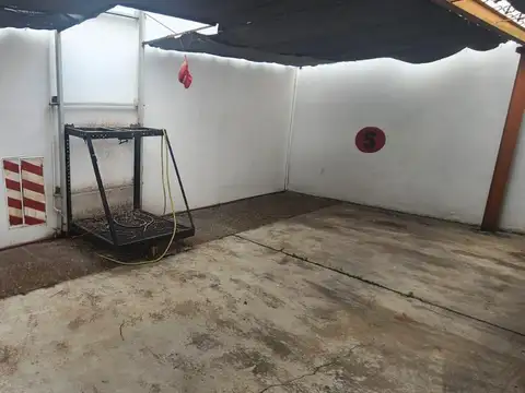 Edificio Comercial 610 m² c/ 5 Locales - PA Salón de Fiestas - Lote Lindero p/ Estac. - V. Luzuriaga