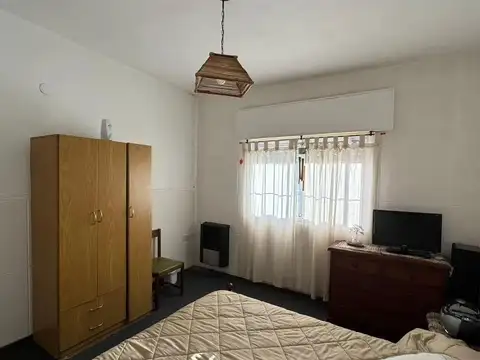 Casa en venta - 3 Dormitorios  1 Baño - 196mts2 - Chivilcoy