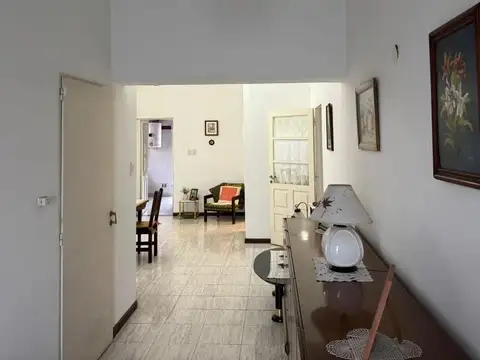 Casa en venta - 3 Dormitorios  1 Baño - 196mts2 - Chivilcoy