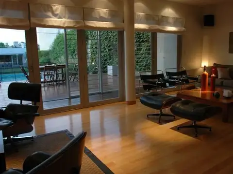 VENTA CASA DE CATEGORIA 38 Y 29 UNICA 380 MTS CUBIERTO SEISCIENTOS MTS LOTE