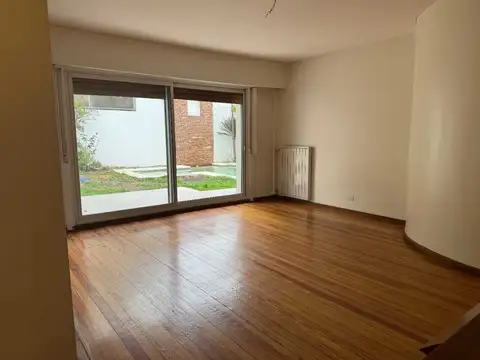 Casa en Alquiler con 2 cocheras
