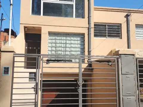 Casa en venta - 3 Dormitorios 2 Baños - Cochera - 160Mts2 - Hurlingham
