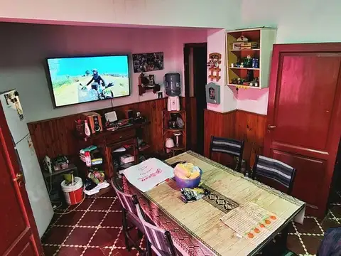 Casa 7 ambientes con 2 baños