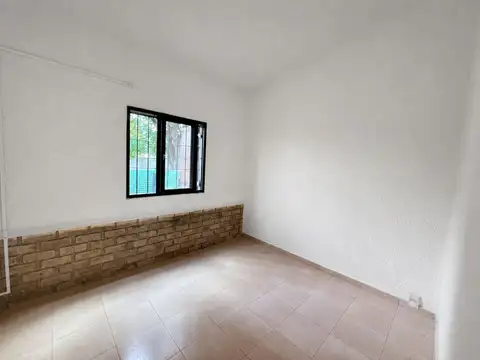 Casa en Alquiler con 3 cocheras