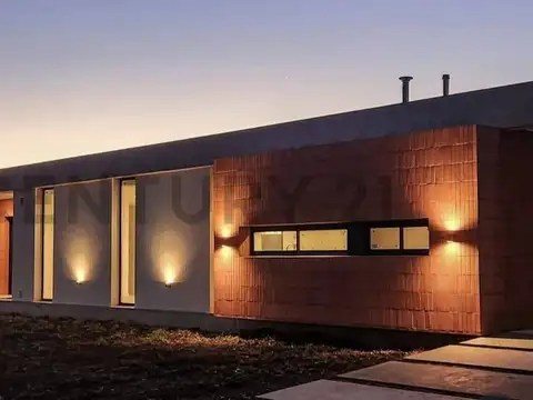 Casa 5 ambientes con 4 baños