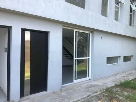 Edificio Comercial en Melchor Romero
