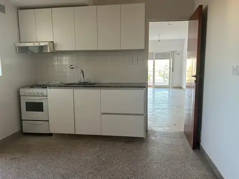 Departamento en ALQUILER de 2 dormitorios y  lavadero en dg. 74 y 58 - 8 vo. piso