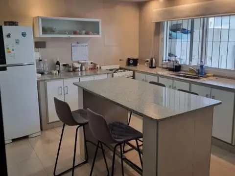 Casa 4 ambientes con 3 baños