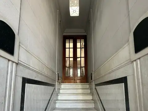 USO COMERCIAL, 1° X ESCALERA, PISO ÚNICO AL FRENTE - SIN EXPENSAS - PH 3 AMB C/ TERRAZA Y PATIO