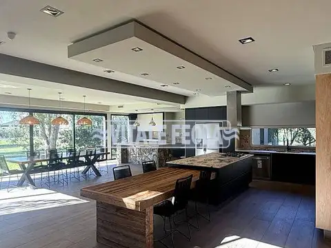 Casa en Venta con 4 cocheras