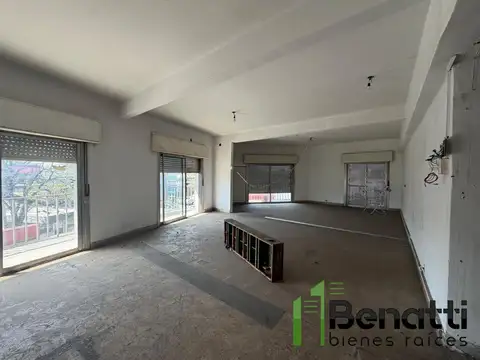 PISO COMPLETO DE 5 OFICINAS A RECICLAR.