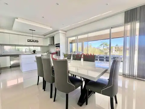 Venta Casa 6 AMB vista pulmón verde y al agua, Terravista.