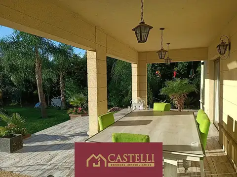 Casa en Venta con 2 cocheras