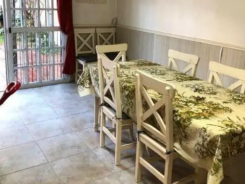 Casa 5 ambientes con 3 baños