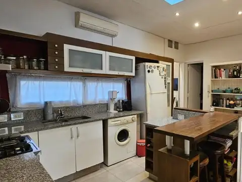 Casa 5 ambientes con 3 baños