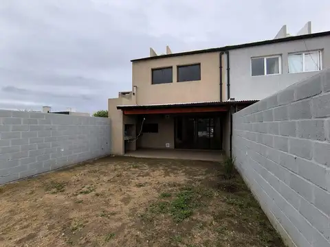 Depto Tipo Casa en Venta con 2 cocheras
