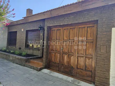 CASA EN VENTA FRENTE IMPERDIBLE UBICACION