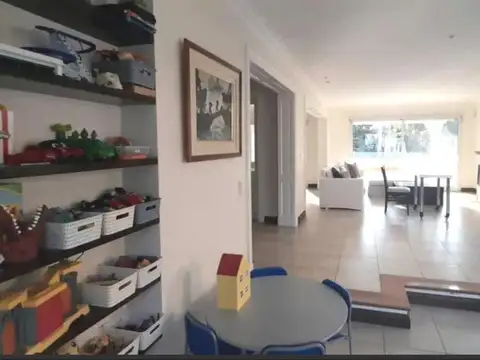 Casa 6 ambientes con 4 baños