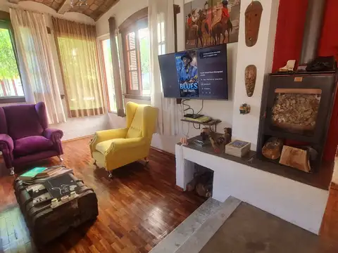 Casa 4 ambientes con 2 baños