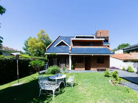 Venta casa con gran jardín y quincho - Pacheco -