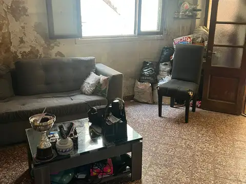 Oportunidad  tipo casa contrafrente con gran terraza a refaccionar sin expensas 