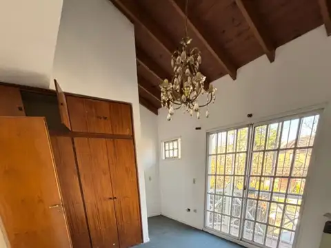 Dúplex en alquiler c/ cochera en Bella Vista