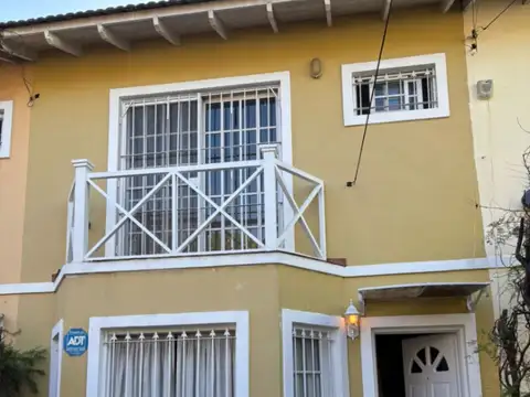 Dúplex en alquiler c/ cochera en Bella Vista