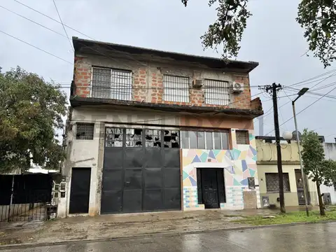 Venta Galpon con  dos Vivienda en Quilmes Oeste.