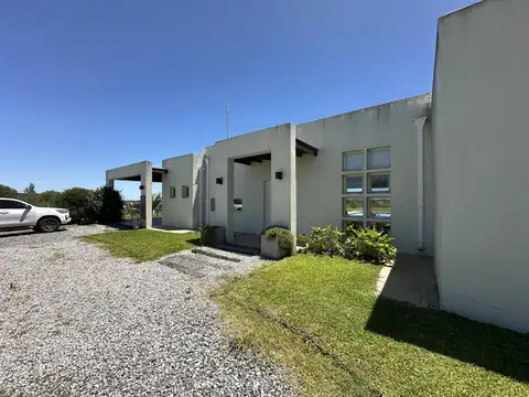 Excelente Propiedad en Chacras de Olivia - Lima - Zarate