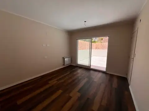 Venta casa de pasillo de 3 dormitorios en barrio Lourdes, Rosario.