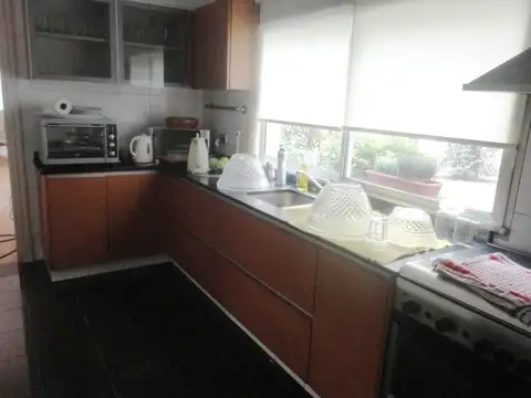 Casa 5 ambientes con 4 baños