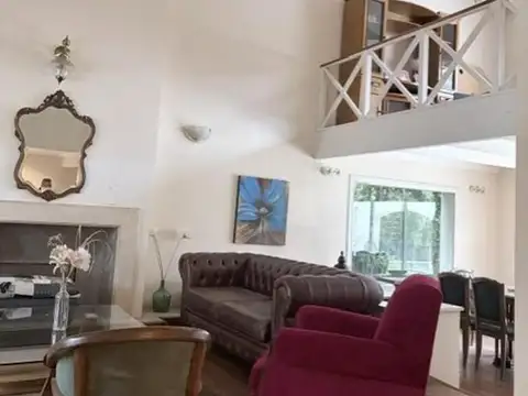 Casa en Venta con 4 cocheras