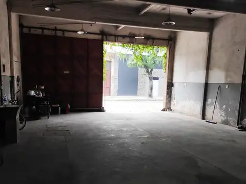 Venta galpón/depósito/local barracas