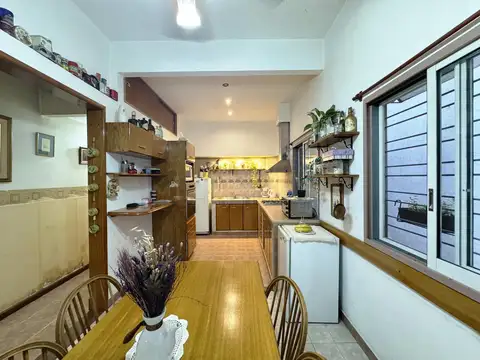 CASA 6 AMBIENTES CON JARDÍN, TERRAZA, QUINCHO Y GARAGE