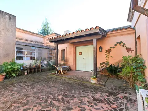 Casa en Venta con 2 cocheras