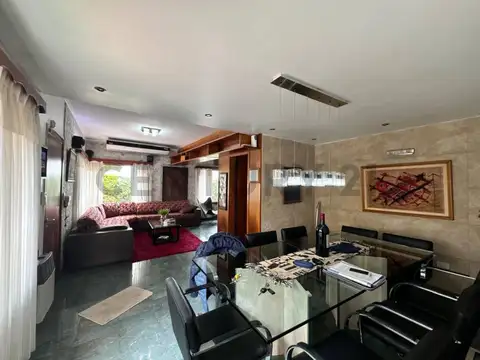 Casa en venta  4 dormitorios. Villa Del Plata