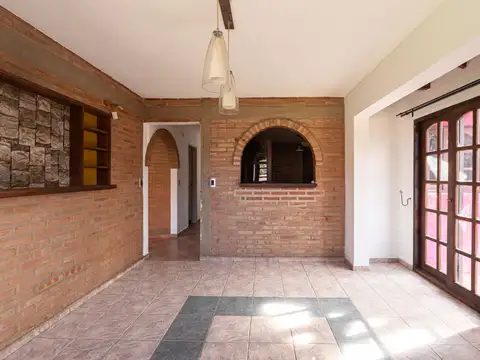Casa en Venta en Villa Cura Brochero – Amplia Vivienda con Dos Departamentos Independientes y Pileta