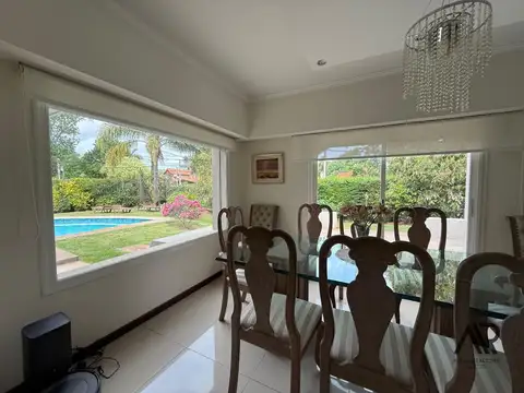 Casa en Alquiler con 4 cocheras