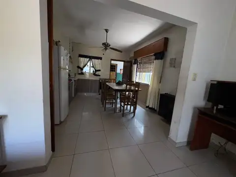 Casa 5 ambientes con 3 baños